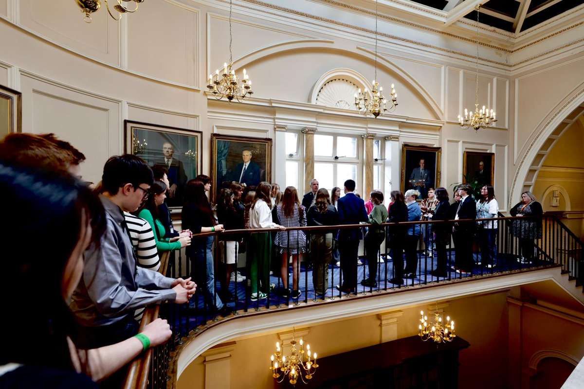 As part of the #DáilnanÓg event today in Leinster House, the 160+ participants got to take a tour of Parliament and here about the history of the House and explore the halls of democracy. #SeeForYourself 📸Gallery - flic.kr/s/aHBqjBiPqb