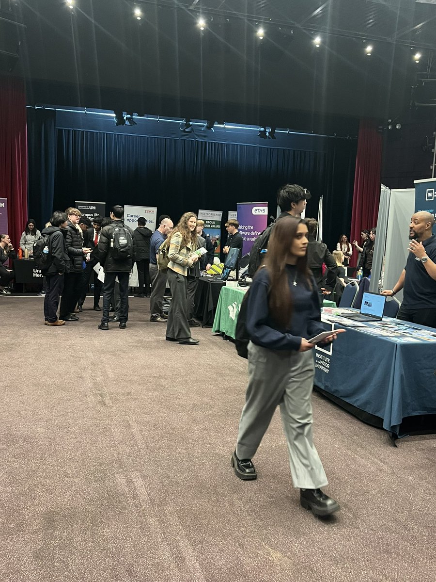 A busy day for @RMSCareersDept accompanying @RMSSixthForm to the @ThreeRiversDC Sustainability Careers Fair. The students returned to school with new networking links & an appreciation of the many opportunities available in ‘Green’ careers in Herts. #RMSCareers #Sustainability