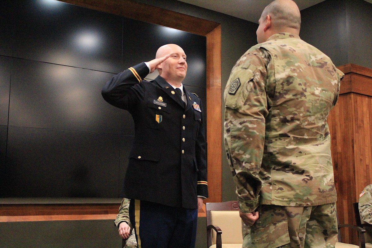 Congratulations to the Illinois Army National Guard's newest 2nd Lieutenant Derek Holcomb!