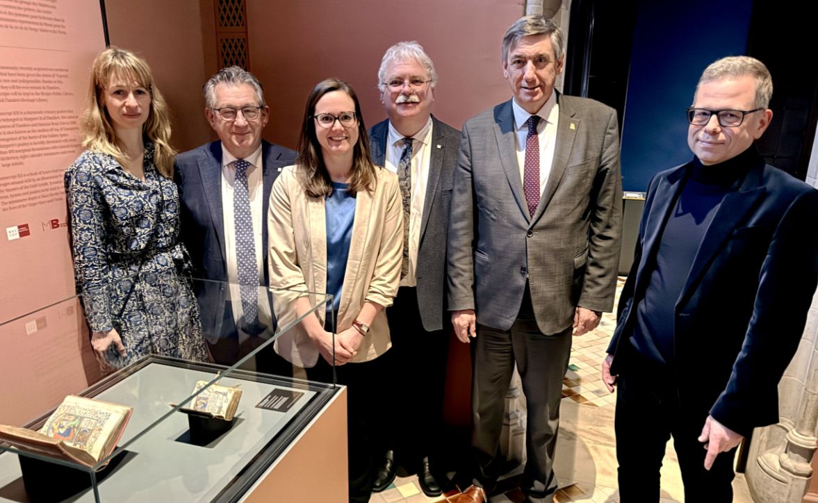 hwrts's tweet photo. I've been dying to share this with you and now it's official: @deptCJM has bought the private psalter of Countess Margaret of Flanders (1202-1280) and has chosen @bibbrugge as its permanent residence! Press conf today with Minister-president @JanJambon https://t.co/LpawgPOVMH https://t.co/HomWfD8S76