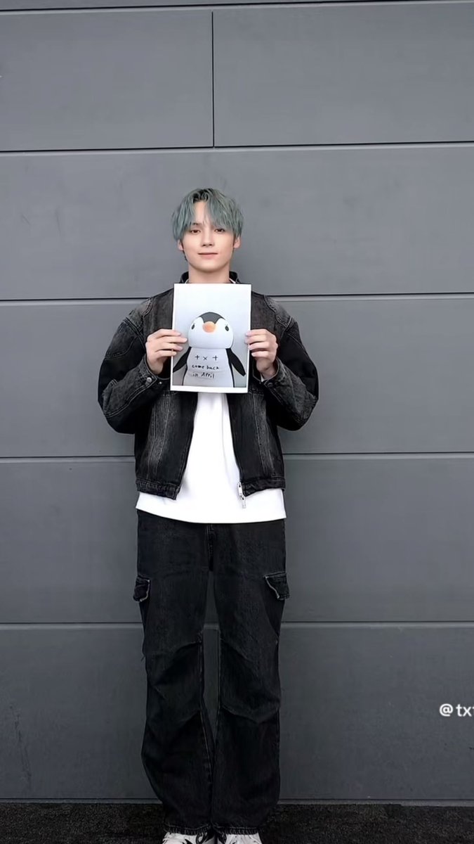 너무 얼딩처럼 서계신거 아니묘
들고 있는 것도 황당 ㅠㅠㅠ