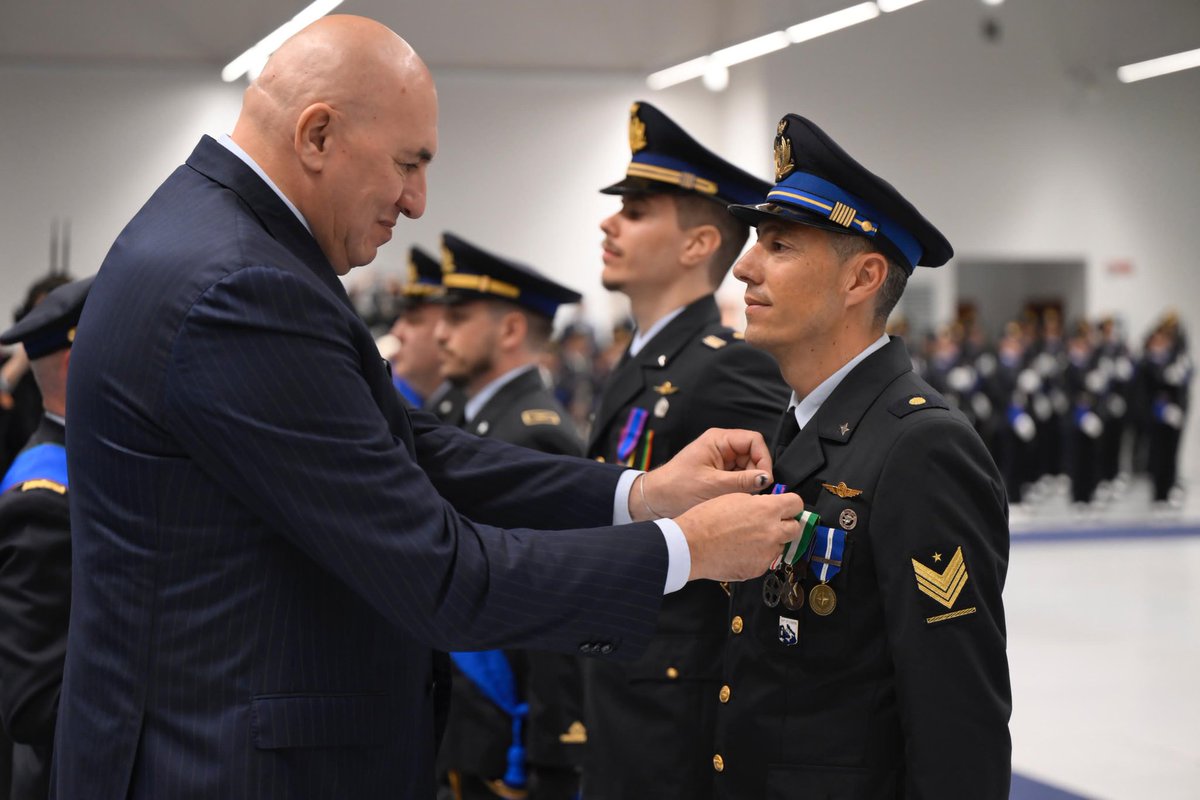 'L' Aeronautica Militare celebra un'eredità ricca di storia e di valori e lo fa, come sempre, proiettandosi in avanti, pronta ad affrontare i compiti che le sono stati affidati, in un mondo sempre più complesso'. Così Min @GuidoCrosetto a #Guidonia per 101° Anniversario…