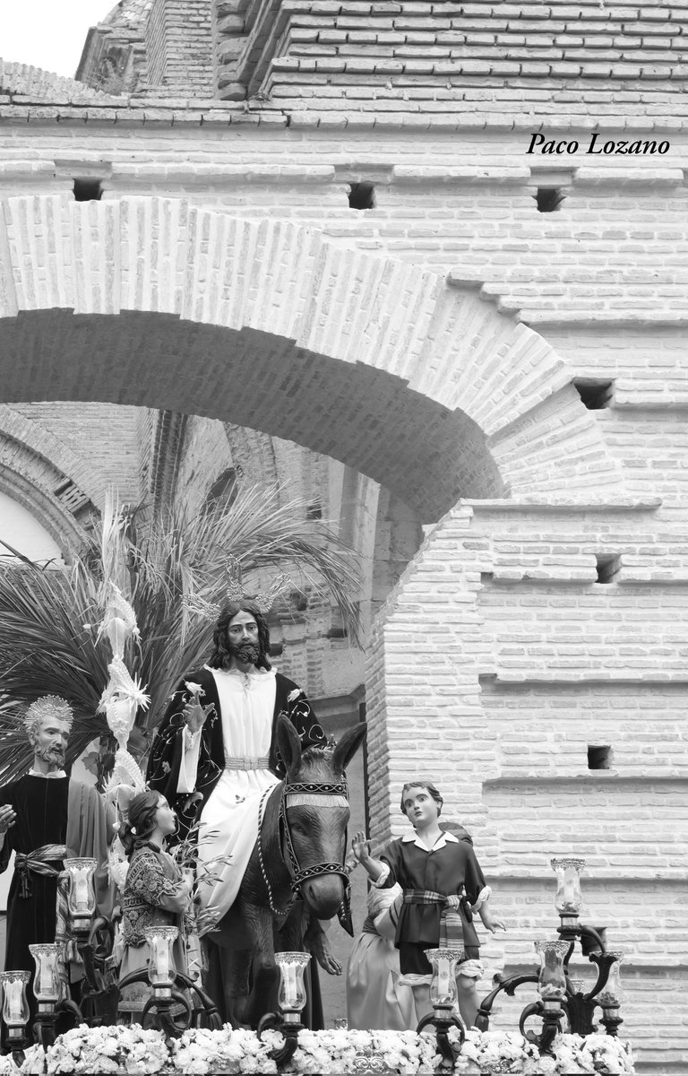 PacoLozano97's tweet photo. Me estreno con las fotos cofrades del #DomingoDeRamos en esta #SemanaSantaEcija2024 de mi querida ciudad @Ecija_Sevilla https://t.co/xnFlxD6mGj