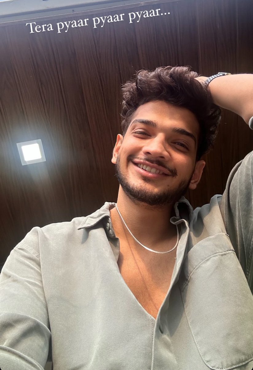 #MunawarFaruqui killed it with this witty reply to haters. He posted this picture with the caption “Tera Pyaar Pyaar Pyaar …. (Silent - Hookah Bar😂)

Please note that a completely misleading news has been circulating since morning that #Munawar was arrested last night which is