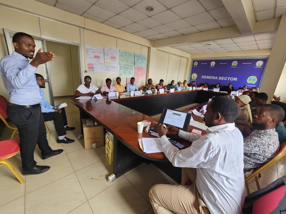 Together with @RwandaLabour & stakeholders, our #DecentWork & Social Protection program is empowering youth &women through business management trainings for MSE startups in @CityofKigali &districts across the #KivuBelt, to engage in self-employment & create new job opportunities.