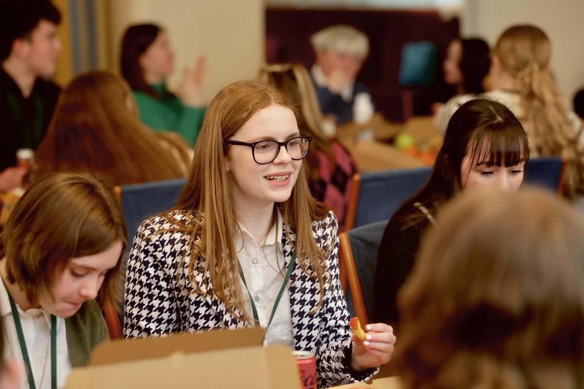 OireachtasNews's tweet photo. The #DáilnanÓg participants then had some down time for some overdue refreshments. Taking the time to reflect on the opening session of their event and prepare for the Group Workshops and Votes. #SeeForYourself

Ireland's Youth Parliament 

📸Gallery - https://t.co/1UeAOiFcYe https://t.co/OUCJStb7Oq
