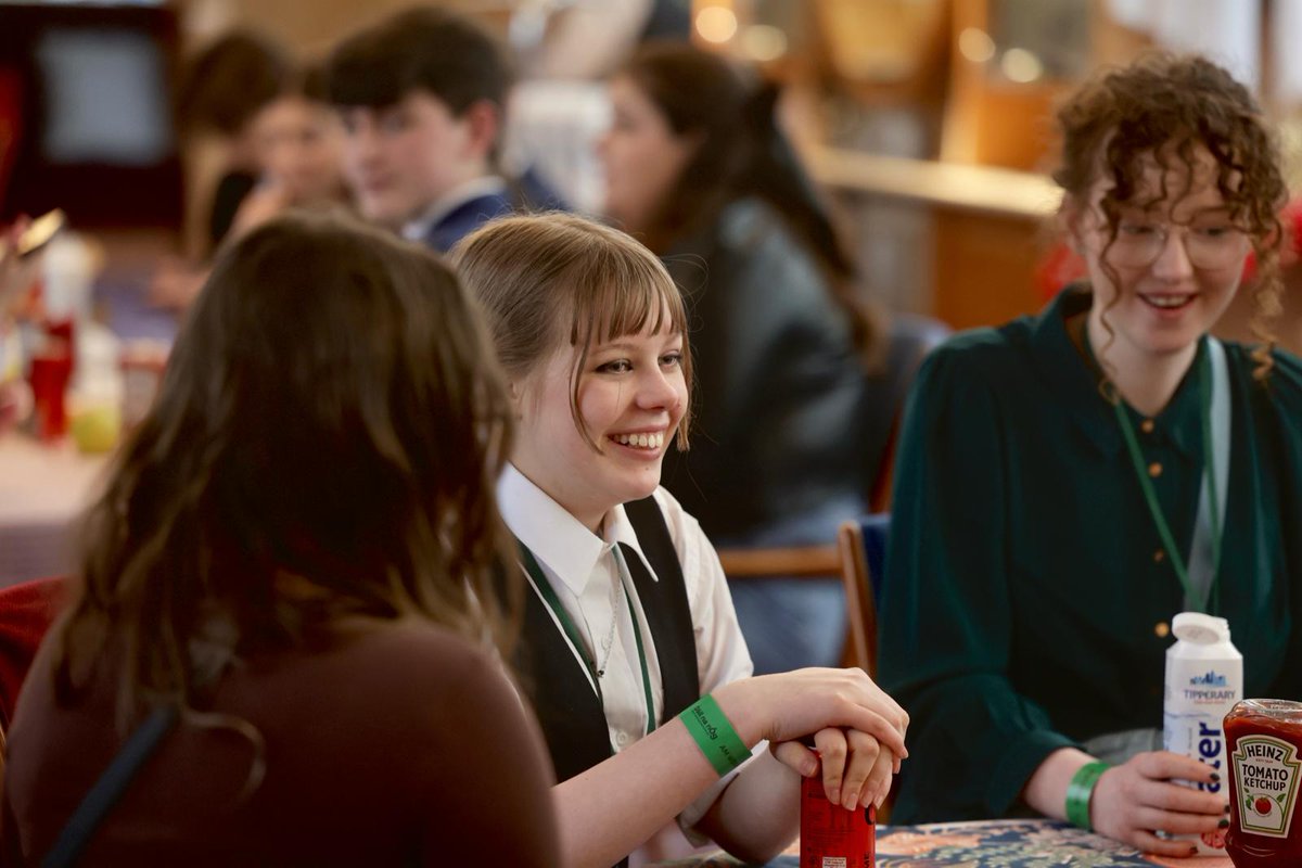 The #DáilnanÓg participants then had some down time for some overdue refreshments. Taking the time to reflect on the opening session of their event and prepare for the Group Workshops and Votes. #SeeForYourself Ireland's Youth Parliament 📸Gallery - flic.kr/s/aHBqjBiPqb