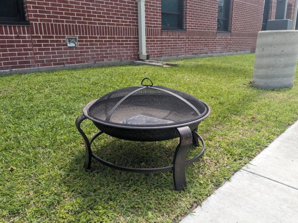 ATISD's tweet photo. The Junior class is having a raffle to earn money for prom and graduation. Prizes include:
Fire pit
Yeti cooler $250
Stanley cup + $100 in gift cards ( x3)
Tickets are $10. Contact a member of junior class to purchase. Drawing is 3 April. https://t.co/uxXsa3qrsm