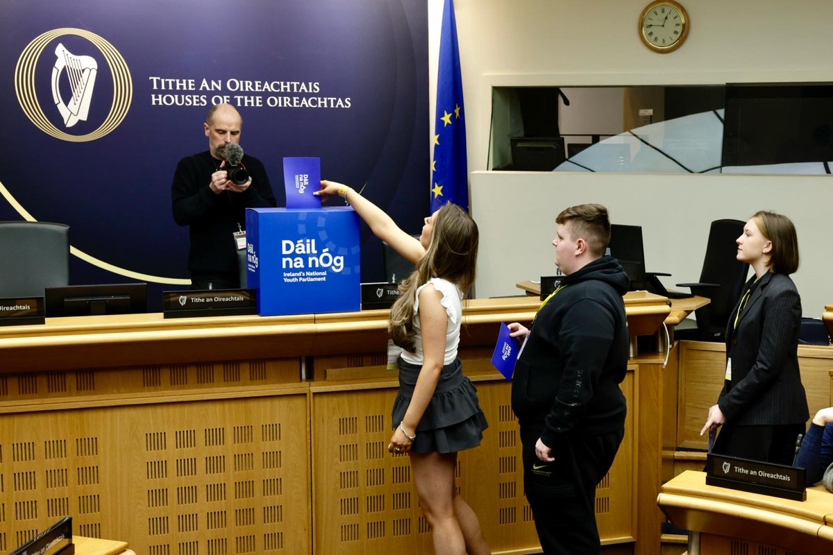 OireachtasNews's tweet photo. The #DáilnanÓg participants have now split into Workshop Groups in the Committee Chambers where to discuss the relevant topic/issue and Vote. The issues discussed are on key mental health topics facing young people today. #SeeForYourself

📸Gallery - https://t.co/1UeAOiFcYe https://t.co/34qh7p3l7a