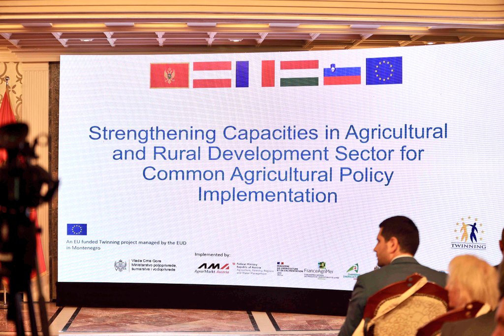 We launched a new
🇪🇺 #twinning project of €1.9mil for agricultural sector in 🇲🇪 to help reforms, preparations for 🇪🇺Agri Policy&finalisation of negotiations in this chapter🤝 - with expertise from 🇦🇹🇫🇷🇭🇺🇸🇮 & for the benefit of 🇲🇪's agriculture, businesses& 
farmers👨‍🌾🚜🌾
#EUzaCG