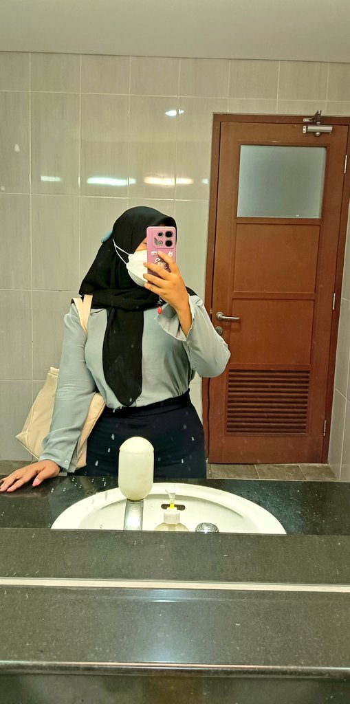 susulttraa's tweet photo. Udah lama ga foto di toilet kampus https://t.co/TrVnhU8ifx