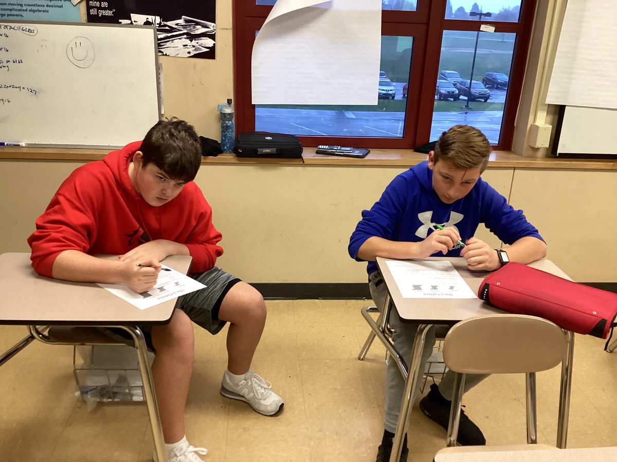 MummaPrincipal's tweet image. In today's episode of "Math is Everywhere," students in Mr. Wagaman's 1st period class found the 50th pictorial sequence of squares with nothing but a quadratic equation that they discovered. 🗺️  #PatternHunters
@hempfield