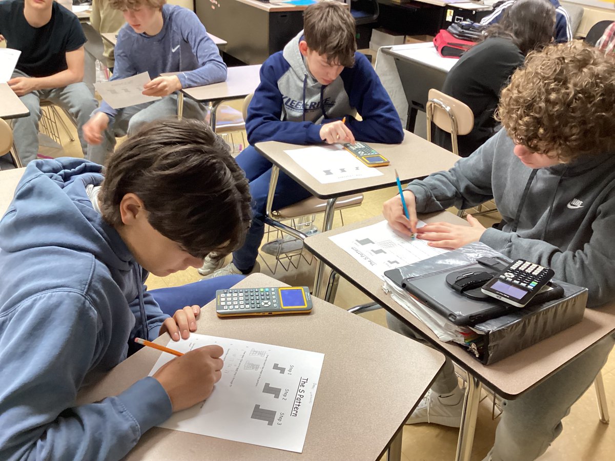 MummaPrincipal's tweet image. In today's episode of "Math is Everywhere," students in Mr. Wagaman's 1st period class found the 50th pictorial sequence of squares with nothing but a quadratic equation that they discovered. 🗺️  #PatternHunters
@hempfield