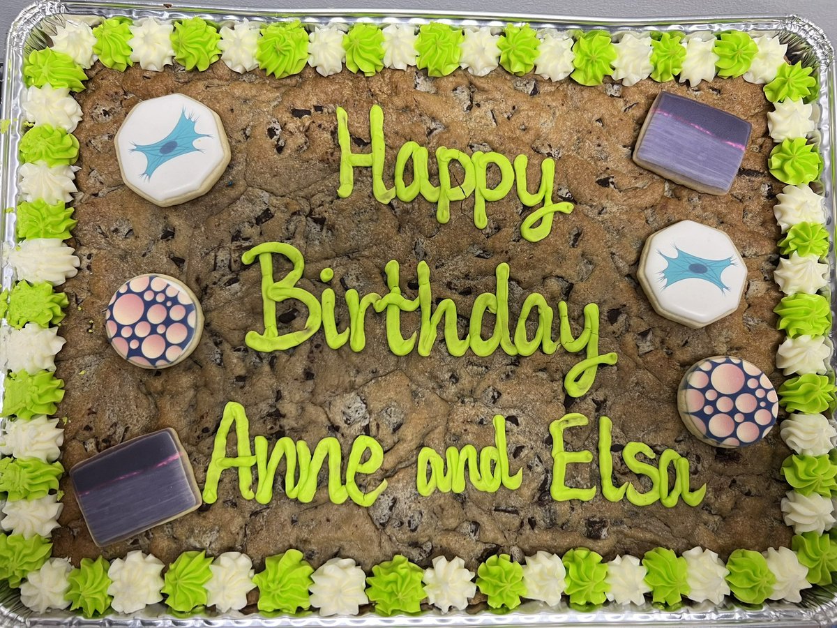 Happy birthday to the fearless leader of the @nichols_lab, @aecnichols and our awesome undergrad Elsa!!! How cute are these tendon themed cookies!!??