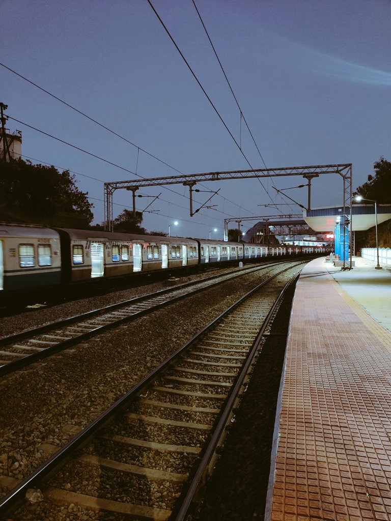 The new MMTS (Ghatkesar to Lingampally). 

Surprised to see the evening train from Lingampally almost full. Still most stations do not have parking and not many know of this MMTS service.
