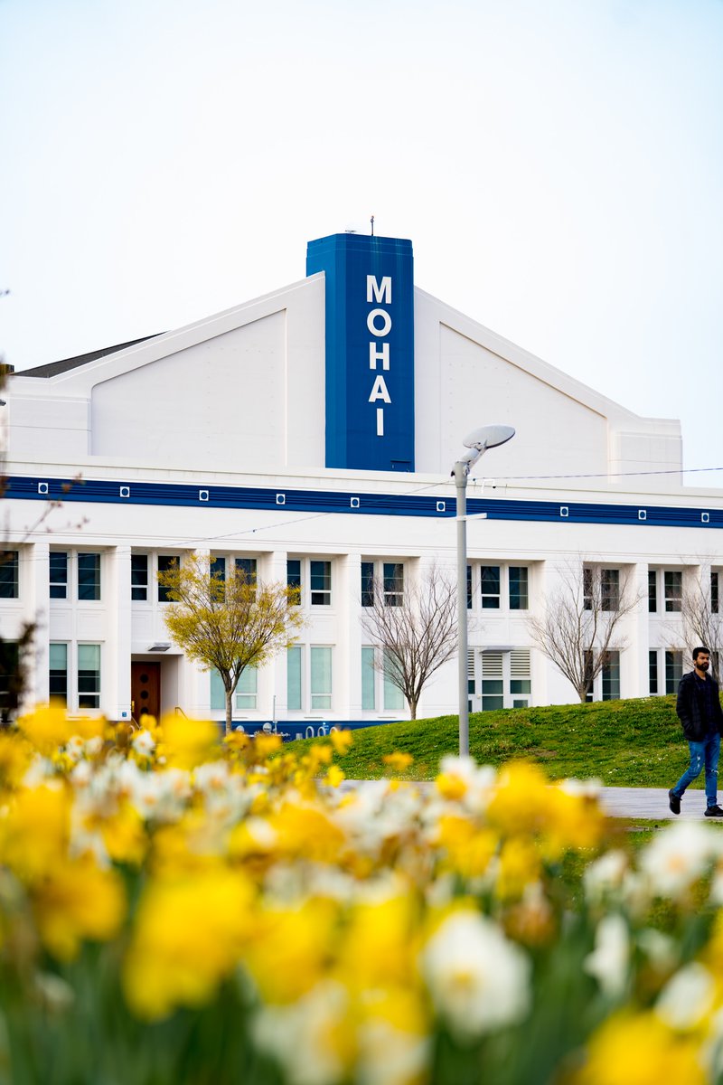 southlakeunion's tweet photo. Who else is ready to stop and smell the flowers? @MOHAI 📷: hoaduongphoto on IG #SouthLakeUnion #SpringInSeattle #MOHAISeattle #SeattleHistory #SeattleMuseum #VisitSeattle https://t.co/XVb7O3l2ve