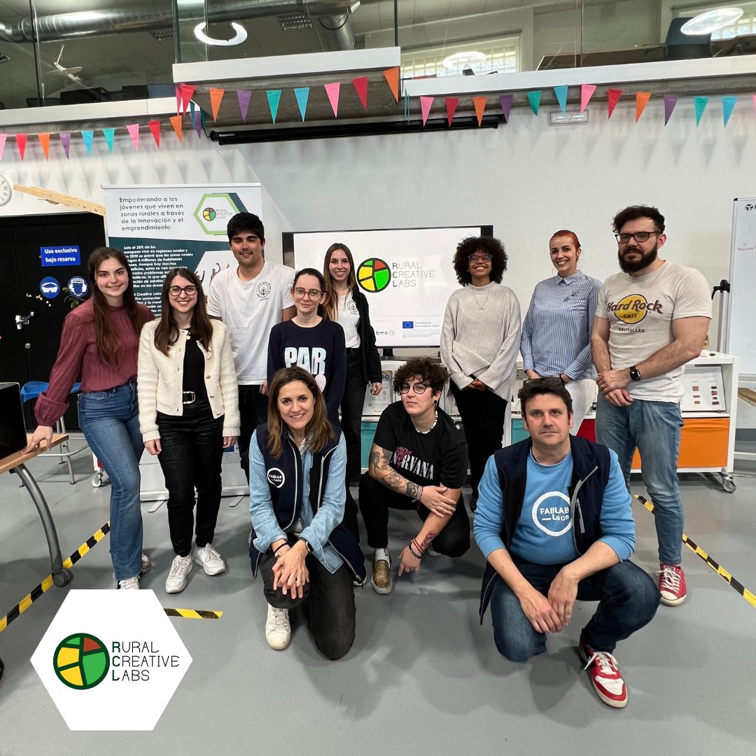FabLabLeon's tweet photo. 🚀 9 jóvenes rurales concluyen el Bootcamp de #RuralCreativeLabs en León, llevando la innovación y el emprendimiento a nuevas alturas. ¡El futuro es digital y está en nuestras raíces! 🌿💡 #EmprendimientoRural #InnovaciónDigital #leonesp https://t.co/y353VMMHIY