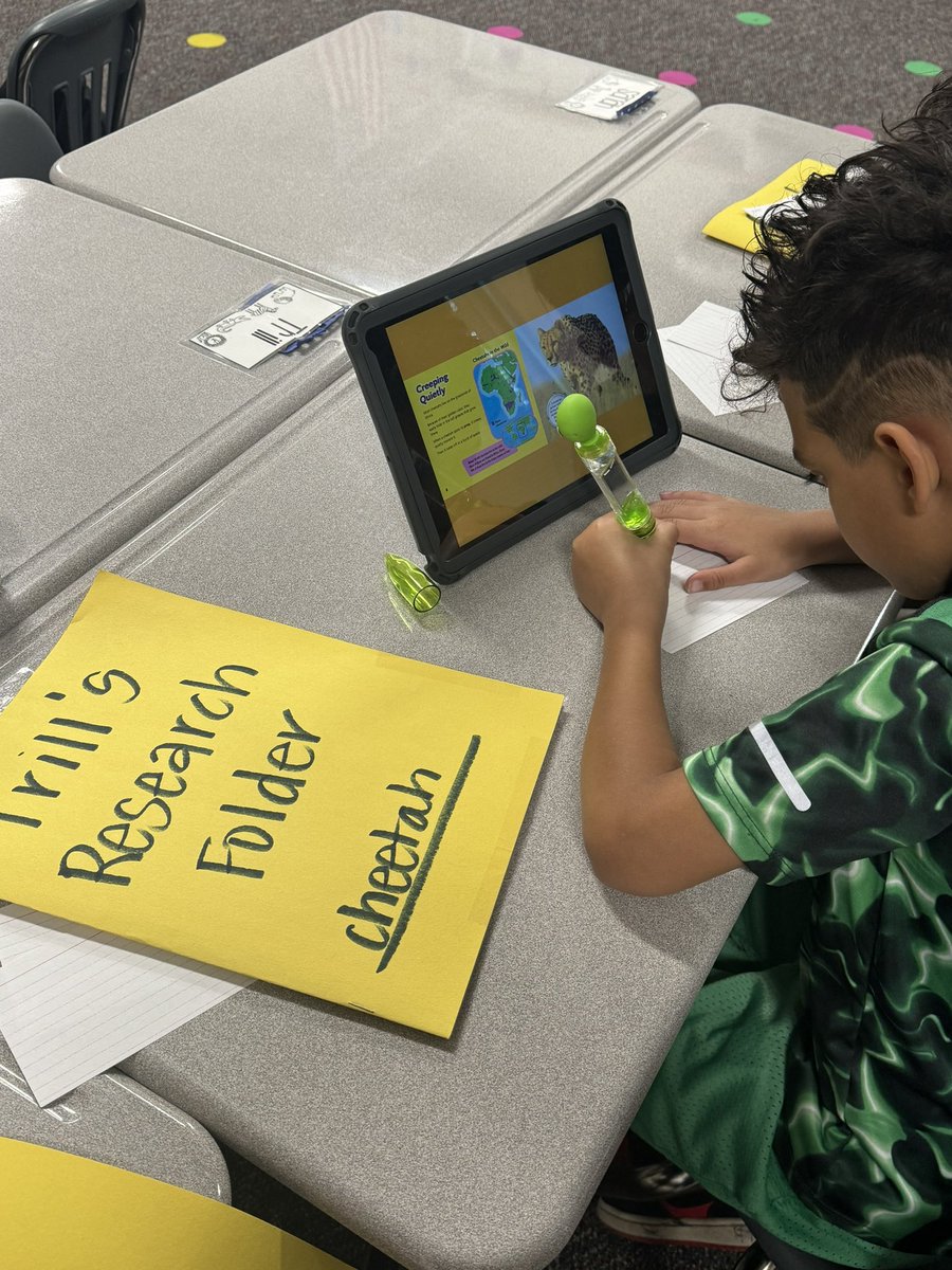 NatalieCK425's tweet image. Animal research begins in first grade!! We are researching safari animals 🐾🐾@DLE_Lions #livelaughloveleonetti #justgoodteaching