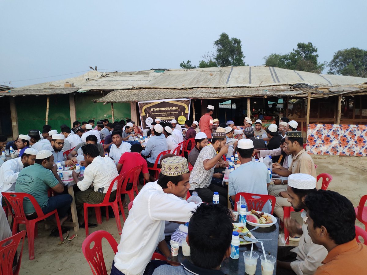 ArakanForum's tweet photo. The largest iftar program is organized by the Arakan Rohingya Youth Forum with support from the Director General, Reza Uddin , of the Arakan Rohingya Union in the world's largest refugee camp in Cox's Bazar, Bangladesh.
#Rohingya #refugees #aryf #iftar2024 #gathering #aru https://t.co/g0OqDCi61P
