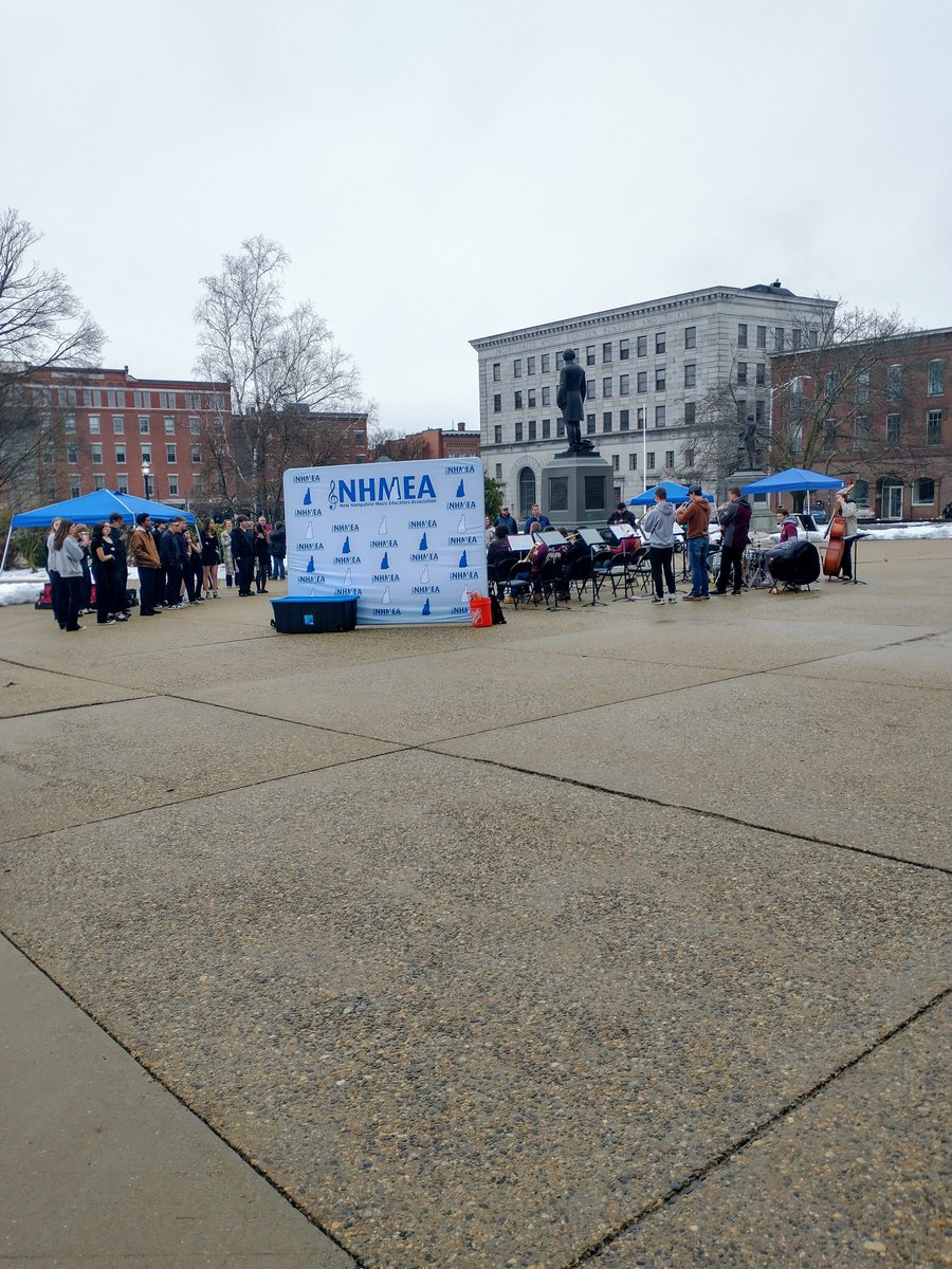 March is Music in Our Schools Month! Today, the #NHStateHouse is rockin' with 16 different school bands from across the state! @NHMusicEd Advocacy Hill Day State House Lawn Performances is a free and open event to the public. 🎶Music is good for the soul! 🎵 @AlvirneBroncos