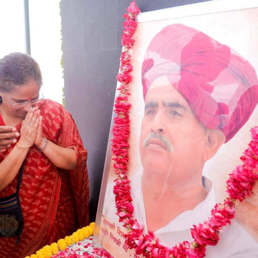 abvgmDeoli's tweet photo. राजस्थान के गुर्जरों को अपनी तरफ करना है तो राजस्थान के गुर्जर को टिकट देना होगा पार्टी को. कर्नल किरोड़ी सिंह बैंसला कि सुपुत्री सुनीता बैसला इस फ्रेम मे पूरी तरह फिट है.
भीलवाड़ा से सुनीता जी को टिकट मिलना चाहिये.  @PMOIndia @AmitShah @JPNadda
@SunitaBainsla @VijaySBainsla https://t.co/wxkmXB4hny