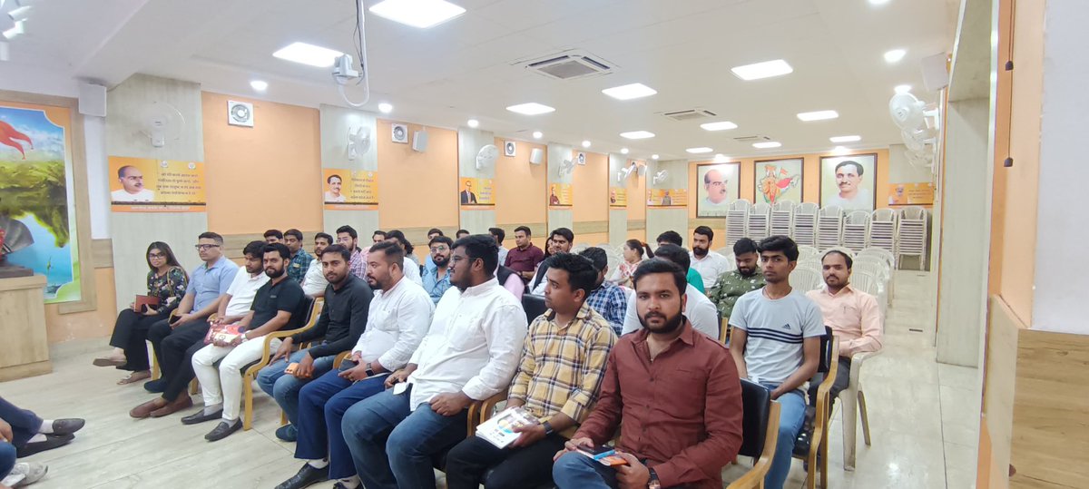 Today, BJYM State President Shri @SagarTyagiBJP addressed the meeting of social media and IT departments of the state and district at the state office. Issues related to the upcoming Lok Sabha elections were discussed in the meeting.