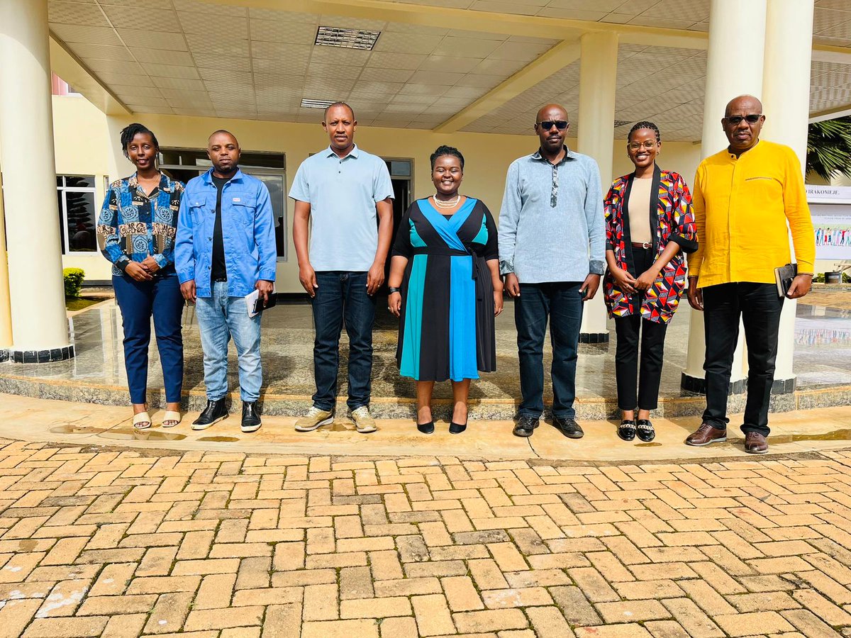 WaterRwanda's tweet photo. Exciting partnership ahead! Water Access Rwanda delegation, led by CEO met with @GatsiboDistrict officials to discuss installing safe water mini grids Accros Gastibo. Collaboration in action for a healthier, more sustainable water infrastructure in future! ๐ง #WaterAccessRwanda https://t.co/oiT2D8ZXg4