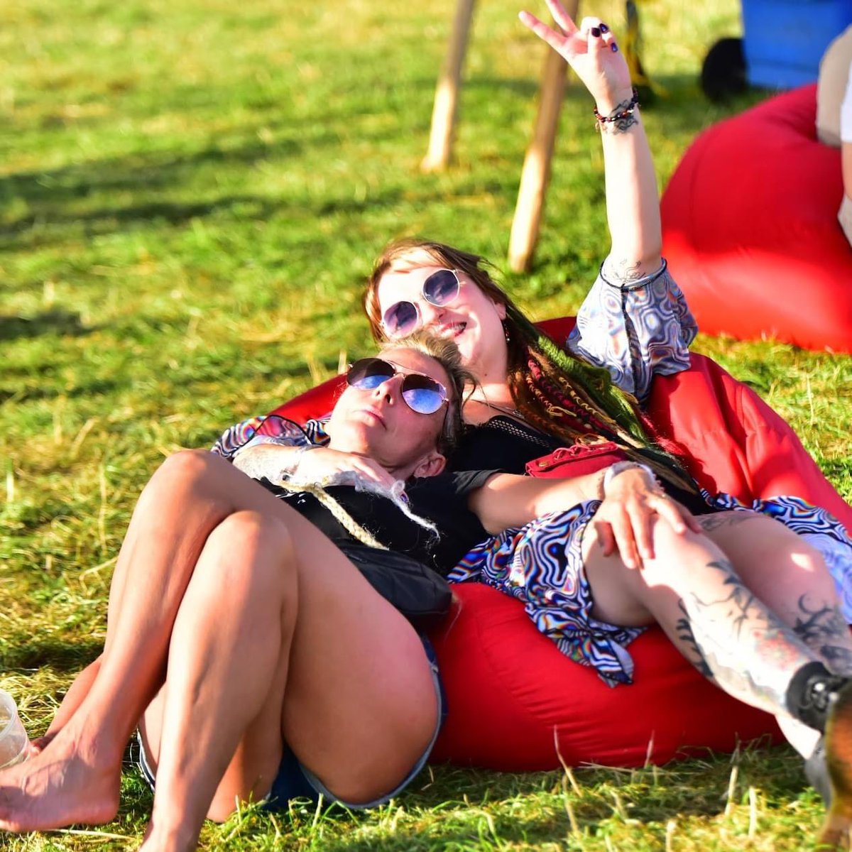 PILGRIMS!!!!! Guess what?! There are just 155 more sleeps until we’re back in our happy place having the most fun we’ve had since last year’s festie! 💙 😁 🎶 Look at all the smiles 👇🌈 Got your ticket yet? 🎫 bit.ly/Lindi24 #festival @NEFollowers @whatsonne