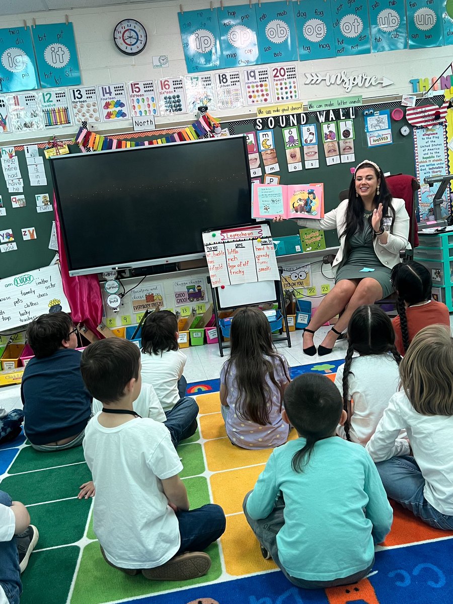drbnwalker's tweet photo. Thank you Ms. Tayloe for inviting me to be a guest reader in your classroom today! I always love visiting @SEELilHawks and my teacher heart will always love a good read aloud! 🩵🖤 https://t.co/BK18WlZRko