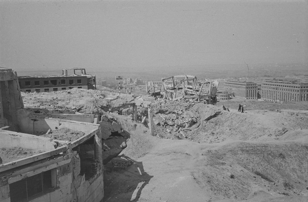 gefrema's tweet image. El 28 de marzo de 1939 terminaba oficialmente la guerra en Madrid, con la entrega de la plaza por parte del Coronel Prada. 
Sin embargo, las hostilidades cesaron el día anterior. 
¿Cómo fue este momento? Los documentos del AGMAV nos dan alguna pincelada. 🧵⬇️