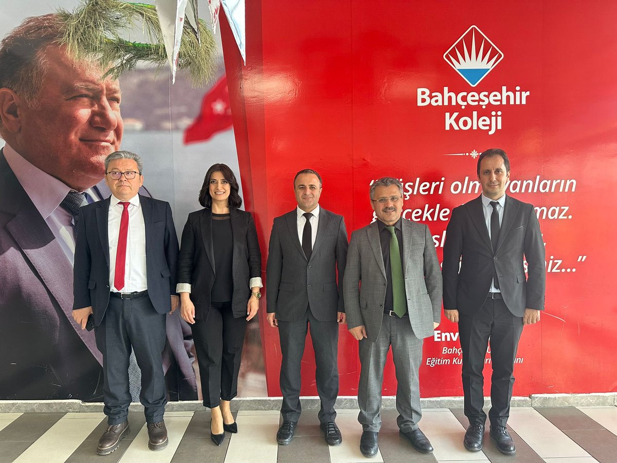 BahcesehirFatsa's tweet photo. Fen Lisesi öğrencilerimizin Fatsa Anadolu Lisesi öğrencileriyle ortaklaşa hazırlayıp sunduğu “27 Mart Dünya Tiyatro Gününü” muhteşem bir coşkuyla kutladık. Meddah, Kukla, Pandomim ve Çağdaş Tiyatro oyunlarının bulunduğu programda Geleneksel ve Çağdaş Türk Tiyatrosunu işledik. https://t.co/gg2N3BaBhD