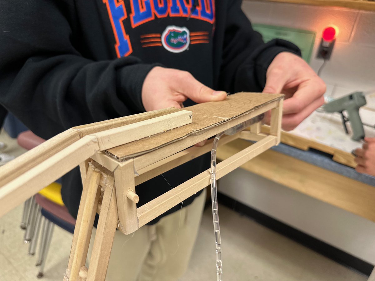 Creative, engaging and unforgettable gr 8  building projects during our 'build week'. Students designed and  created projects using the properties of hydraulic/pneumatic systems!