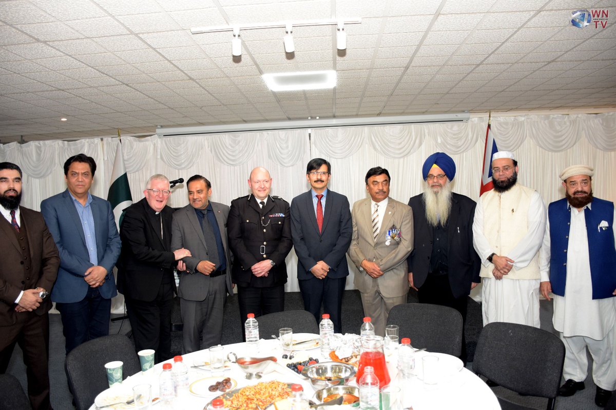 PakInBirmingham's tweet photo. Delighted to host the vibrant Interfaith Iftar at the Consulate! 🌟 Together, we break bread, break barriers &amp; build bridges of understanding. Sharing the spirit of #RamadanKareem across faiths, fostering unity &amp; harmony.
#InterfaithIftar🕊️🌙
@PakistaninUK 
@PkPublicDiplo https://t.co/8SRBOmnrSj