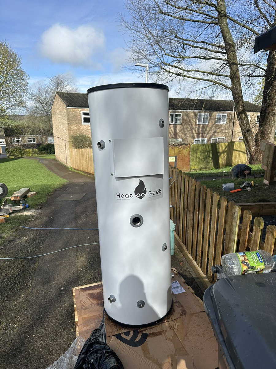 Nice day for a limited edition white @_heatgeek x @CustomRenewable cylinder from @NewarkCylinders !