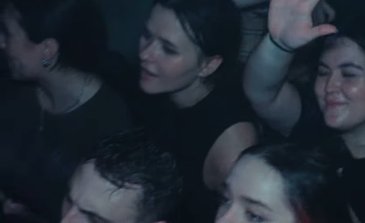 iibypilots's tweet photo. I CANT BELIEVE IM IN A TWENTY ONE PILOTS MUSIC VIDEO https://t.co/UGV1NVpA01