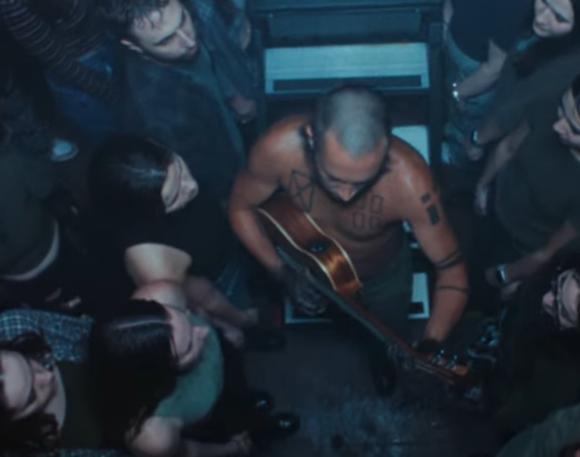 iibypilots's tweet photo. I CANT BELIEVE IM IN A TWENTY ONE PILOTS MUSIC VIDEO https://t.co/UGV1NVpA01