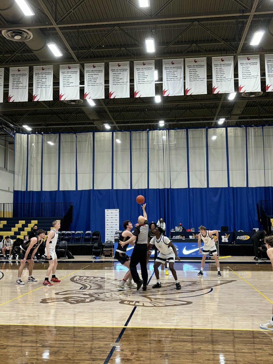 Great one here between WCPA (Edmonton) and Polaris (Burlington). Excited to see 6’6 Wyoming commit Dominic Pangionis match up with 6’7 Penn State Commit Hudson Ward! 2 All Canadians! 🇨🇦