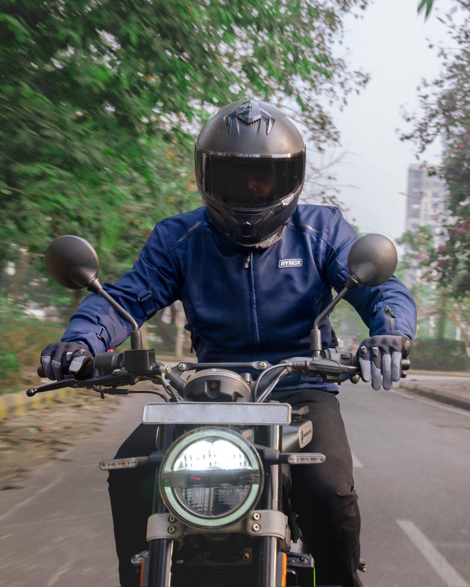 The Cypher GT jacket combines a minimalist aesthetic with protection for your daily commutes. To get yours: Link in bio Shop Online: rynoxgear.com Find Dealers: rynoxgear.com/pages/store-lo… #RynoxGear #Rynox #rynoxcyphergt #commuting #commuter