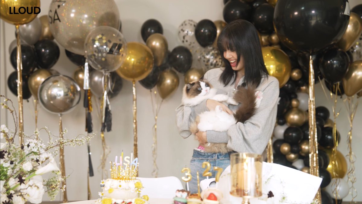 LISANATIONS_'s tweet photo. All 3 tags surpassed 1 million tweets in 24 hours 👏🔥 
Thank you for celebrating Lisa's golden birthday with us today, LISANATIONS is honored to spend our 7th birthday celebration with Lisa as well 💛 We love you!

HAPPY LISA DAY
#Chapter27WithLalisa 
#AllRounderLisaDay https://t.co/Gl09ZUPDHC