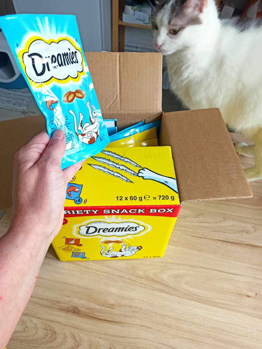 Neko_Grouch's tweet photo. Catisfactions Variety Snack Box pour chat
 #petlove #Katzenfutter #jameswellbeloved https://t.co/8jUShL6tzD