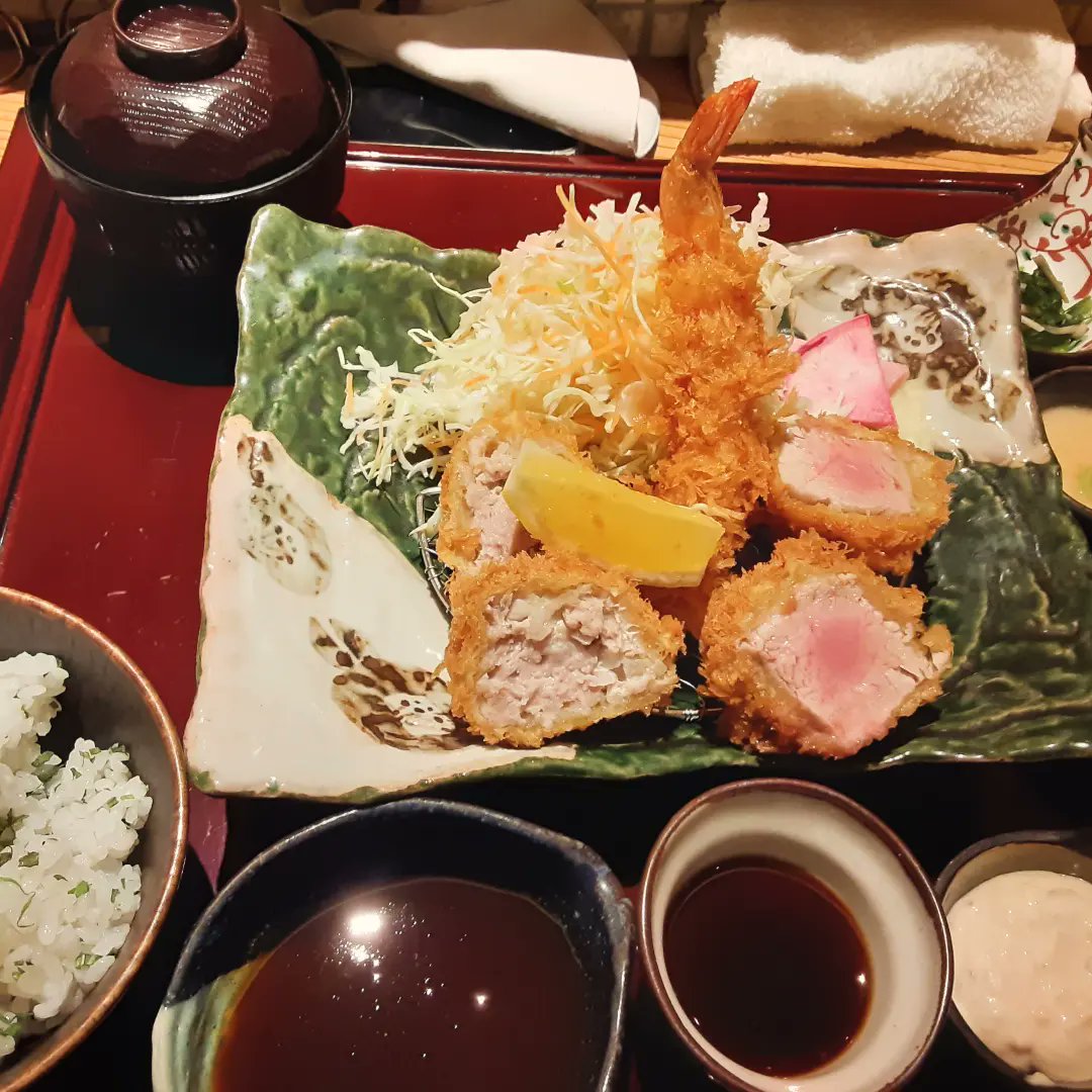 rokkobito's tweet photo. #本日のランチ
#北新地ランチ
#大阪ランチ
#OSAKA
#北新地
#kitashinchi
#串揚げかな山
#かな山
#あいのりかつ盛り
#海老フライ
#ヘレかつ
#ミンチかつ https://t.co/N96WzJ5zoD
