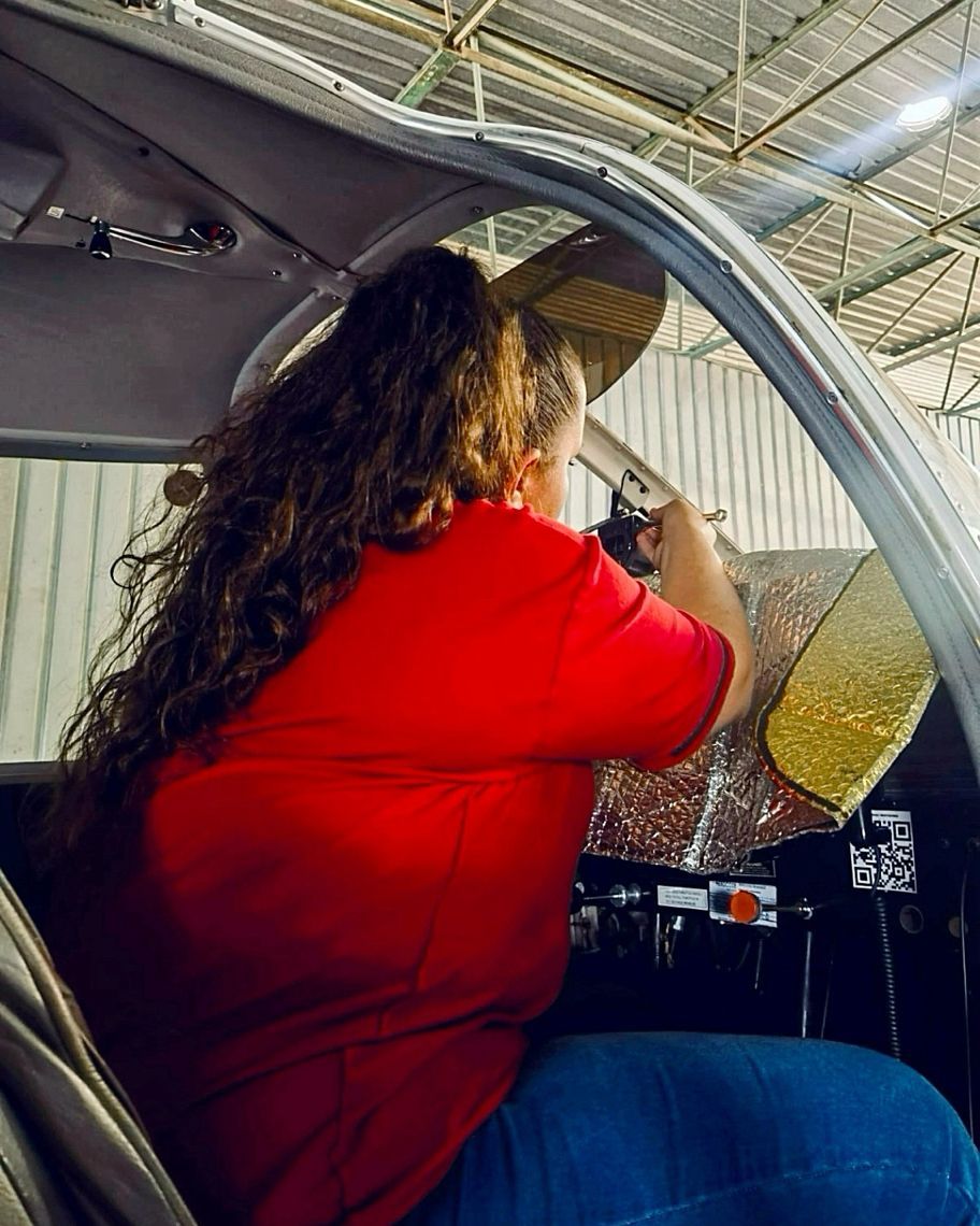 Women can carry toolboxes too! 

#womeninaviation #maintenancetechnician #generalaviation #avionicstechnician #avionics #aircrafttechnician #aeronautical_aviation