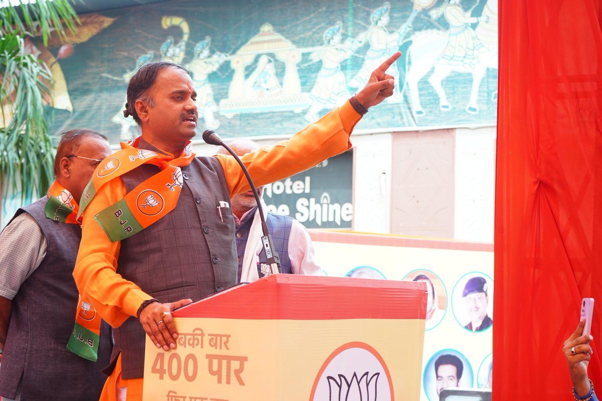 Satishbhajpa's tweet photo. बीते दिनों संसदीय सतना लोकसभा क्रमांक 9 के सतना विधानसभा कार्यालय उद्घाटन विश्व अवसर पर मध्य प्रदेश सरकार के उपमुख्यमंत्री आदरणीय @rshuklabjp जी राज्य मंत्री बहन @PratimaBagri जी लोकसभा के प्रत्याशी आदरणीय @GaneshSingh_in जी कांग्रेस पार्टी छोड़कर भारतीय जनता पार्टी की सदस्यता https://t.co/eNhj69tvlB