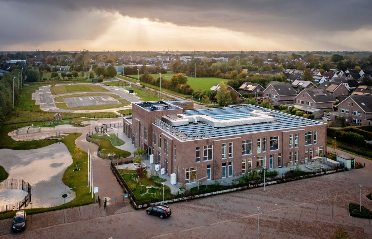 De gemeente Groningen investeert opnieuw miljoenen euro’s in nieuwbouw en renovatie van tientallen scholen met het scholenplan Gro Up. Dit om de kwaliteit van de scholen, de schoolomgeving en de leefbaarheid in wijk of dorp te verbeteren. Meer info: ap.lc/uRoMx