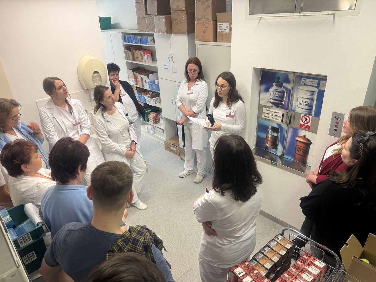 Den nemocniční farmacie v praxi IKEM. Dveře lékárny se netrhly, víc než 50 zvědavých kolegů, zdravotníků i nezdravotníků. DĚKUJEME!
#HospitalPharmacyDay #nemfarm #eahp