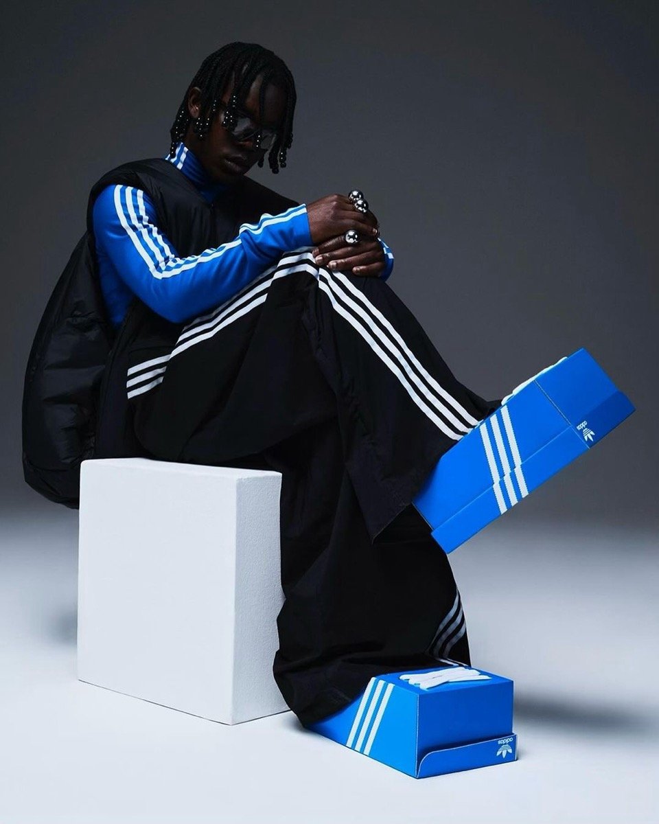 sdmlinks's tweet photo. Experimento social? adidas adiciona seu novo "tênis caixa" no calendário de lançamentos. Você usaria? 👀 https://t.co/4cmtYUE5qv