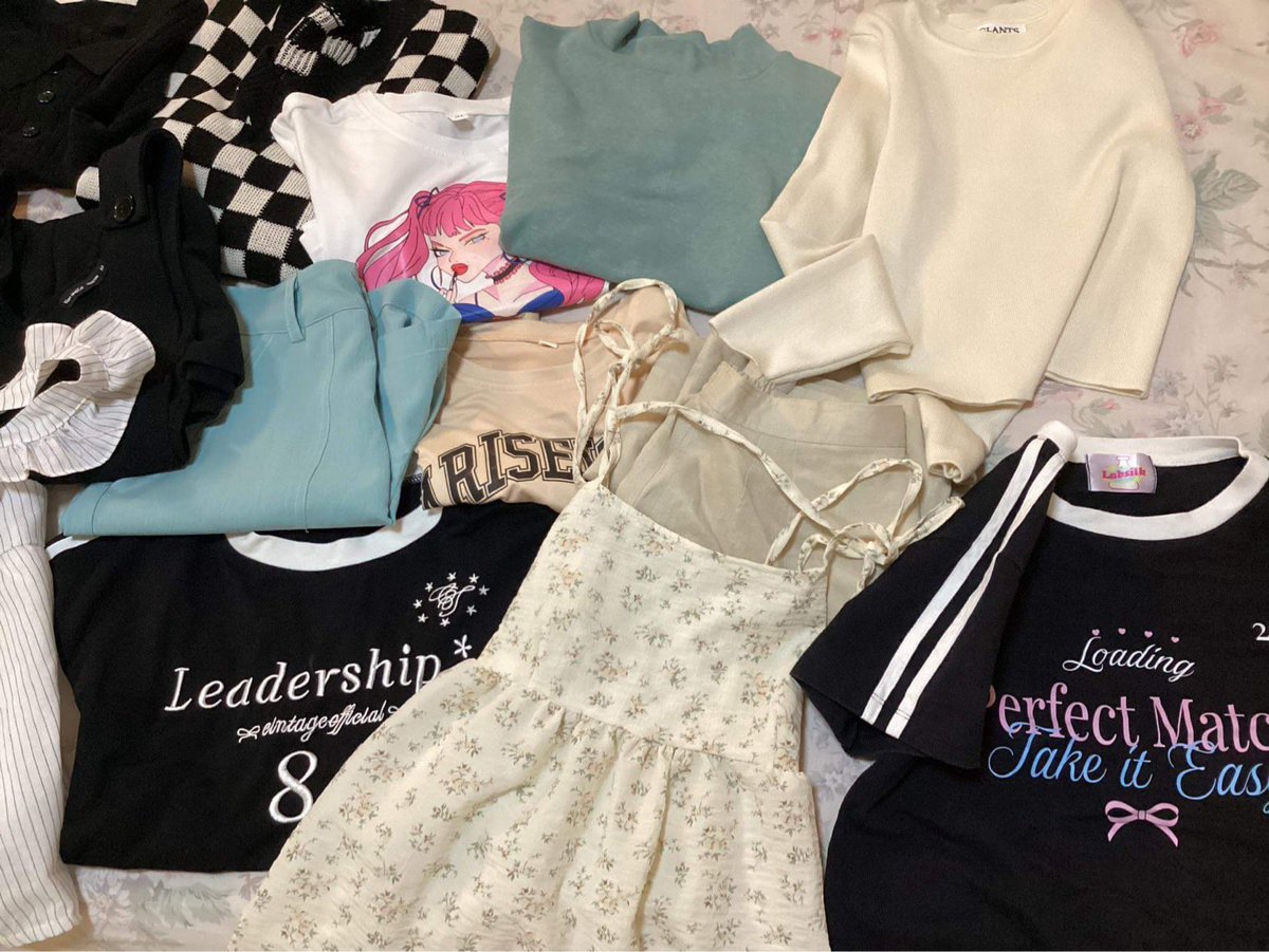 WAPAREz's tweet photo. ส่งต่อเสื้อผ้ามือ1+มือ2
 ☆ เริ่มต้นหลักสิบคั้บ
🎀 ลงวันที่ 28.03 ; 🛎️ 21.00
รี+ปัก ลด 5฿
🎀โล๊ะตู้รวมส่งให้ทุกตัวค่ะ
#ส่งต่อเสื้อผ้ามือสอง #ส่งต่อเสื้อผ้า #ส่งต่อเสื้อผ้ามือ2 #โล๊ะตู้ #ส่งต่อcintage #เสื้อผ้ามือ2 https://t.co/NJiFnckJHO