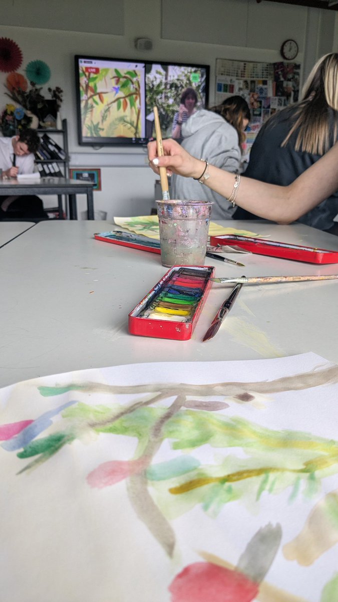 GarnockArt's tweet image. LIVE painting session with @EdenProject and  @johndyergallery. Learning about the rainforest and cacao trees 🍫🌱 thanks so much! #livelearning #Sustainability