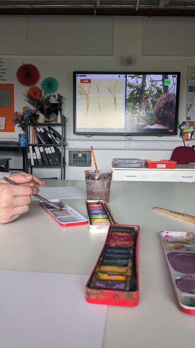 GarnockArt's tweet image. LIVE painting session with @EdenProject and  @johndyergallery. Learning about the rainforest and cacao trees 🍫🌱 thanks so much! #livelearning #Sustainability