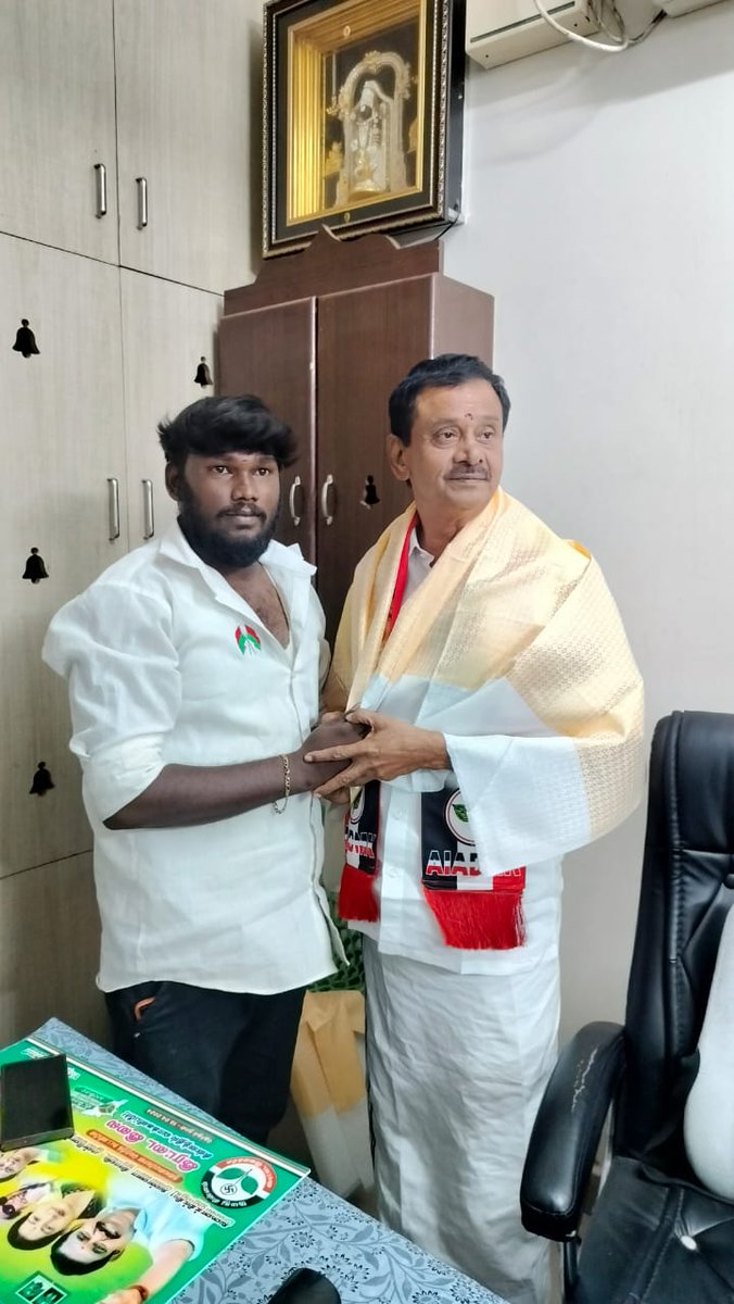 அனைத்திந்திய அண்ணா 
திராவிட முன்னேற்றக் கழகத்தின்
தேனி நாடாளுமன்ற தொகுதியின்
வெற்றி வேட்பாளர், 
V.T.நாரயணசாமி அவர்களை!
வளரும் தமிழகம் கட்சியின்
தேனி மாவட்ட செயலாளர்
திரு.மாயழகு மற்றும் பொறுப்பாளர்கள் பலர் நேரில் சந்தித்து வாழ்த்துக்களை தெரிவித்துக் கொண்டனர்...
 <a href="/EPSTamilNadu/">Edappadi K Palaniswami-SayYEStoWomenSafety&AIADMK</a>